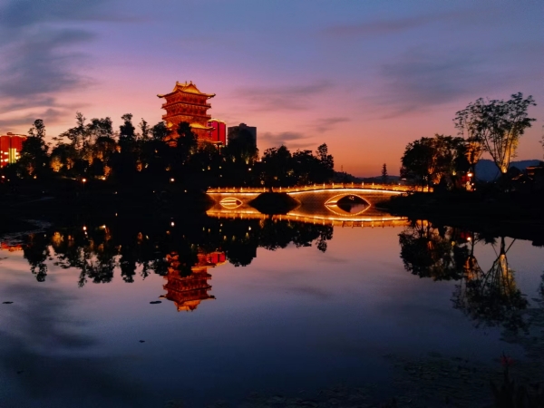 香國公園夜景。大足區(qū)委宣傳部供圖