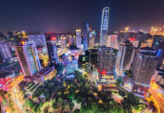 觀音橋商圈夜景。江北區(qū)宣傳部供圖