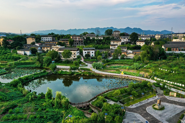 銅罐驛鎮(zhèn)英雄村美麗風(fēng)景。英雄灣村供圖