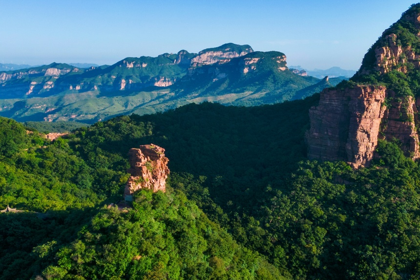 棋盤山。 褚付金攝