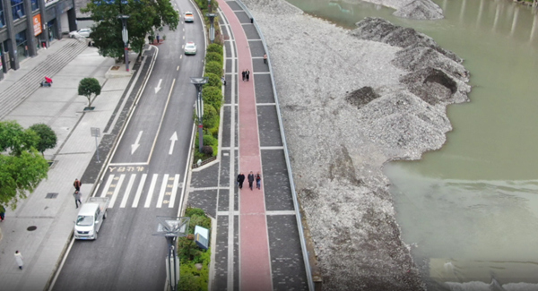 城口濱河公園全民健身步道。城口縣委宣傳部供圖