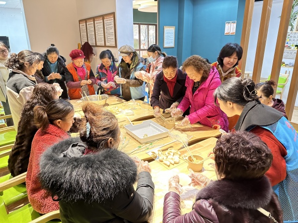 餃香四溢。大石壩街道供圖