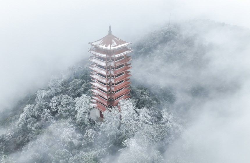 1月22日，北碚區(qū)縉云山白雪皚皚，景色迷人。特約攝影 秦廷富/視覺(jué)重慶