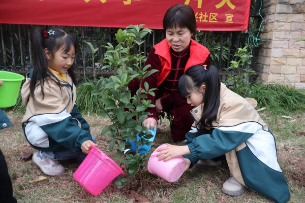 植樹活動現(xiàn)場。殷鐘玲攝