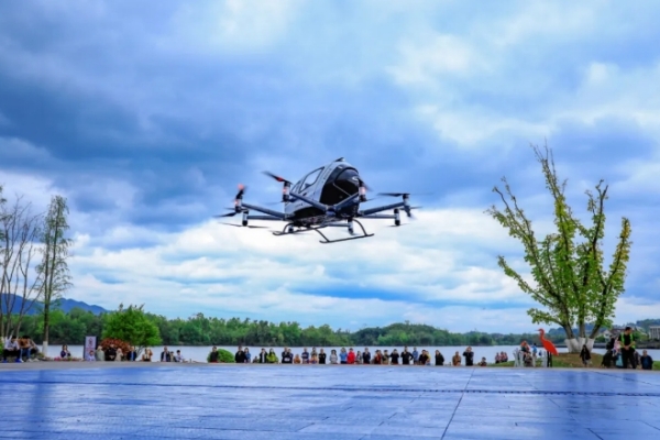 無人駕駛航空器“空中之戀”全球首飛在梁平實現(xiàn)。熊偉 攝